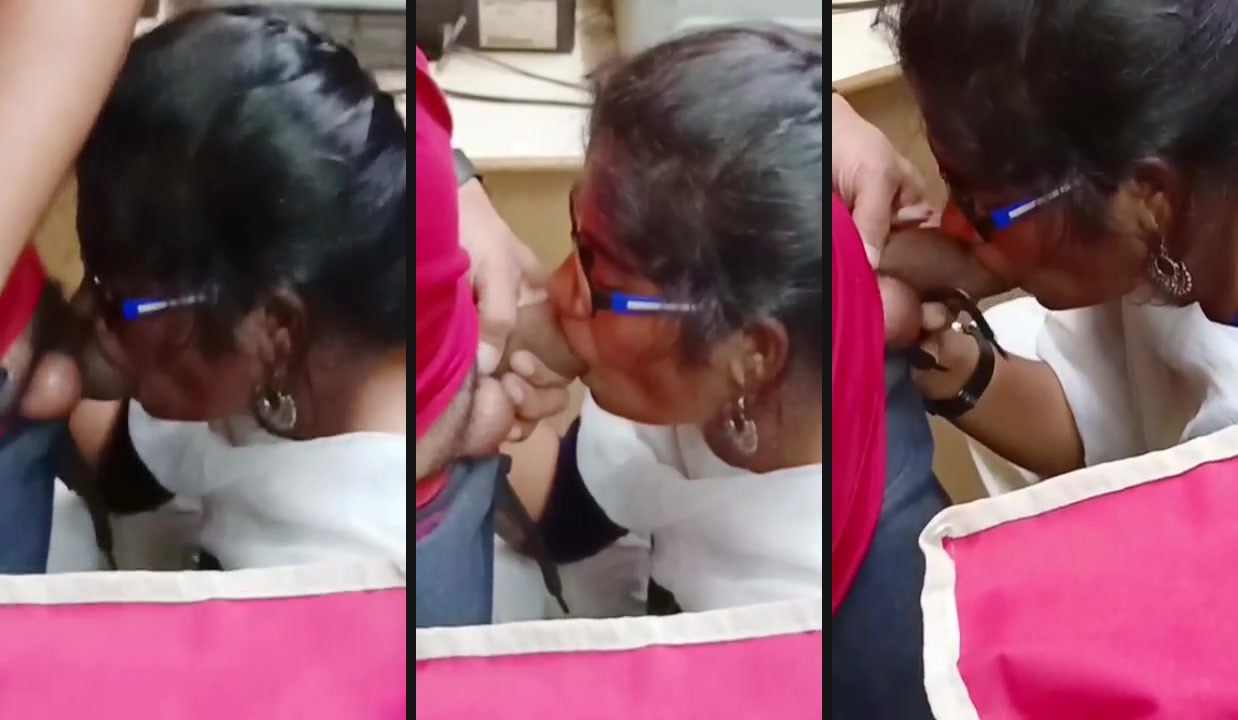 Indian office girl blowjob video | Fun with colleague footage featuring Indian office girl blowjob video. The office HR guy makes his new staff suck his lund by taking his cock out inside the office room.
