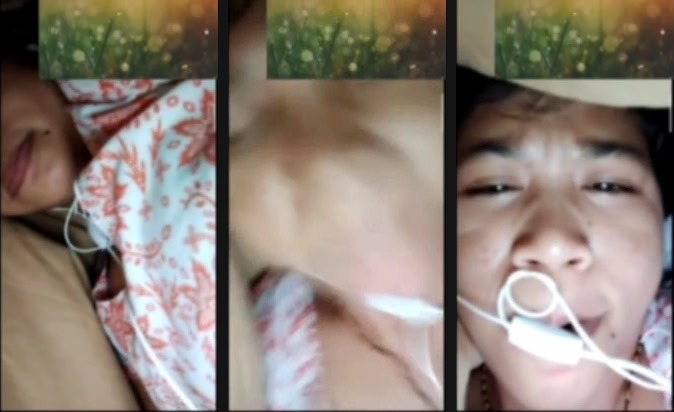 Sexy Assamese slut nude pussy play video call | Hot Sexy Assamese slut nude pussy play video call is here. On the video call with her lover; this hottie slut from Assam exposes herself fully. - Sex Video