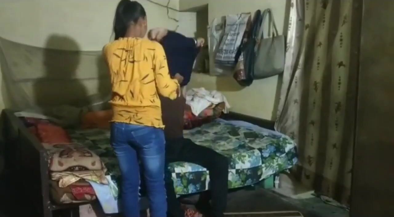 Delhi boy brought his GF at home and fucking romantically - XXX Clip