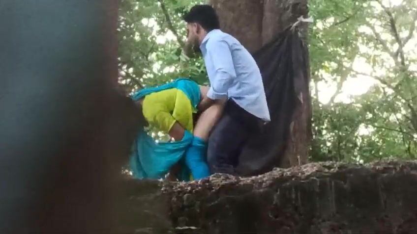 Patna young guy secretly penetrating girlfriend's pussy behind old Court building